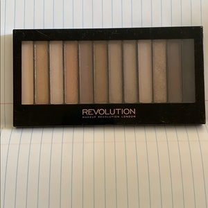 Makeup revolution eyeshadow pallet